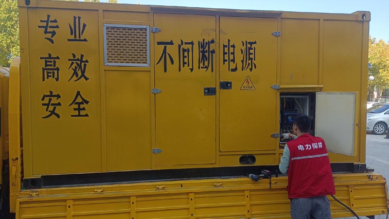瓜州柴油发电机组和UPS电源配合使用时，如何避免切换过程中的电力中断？